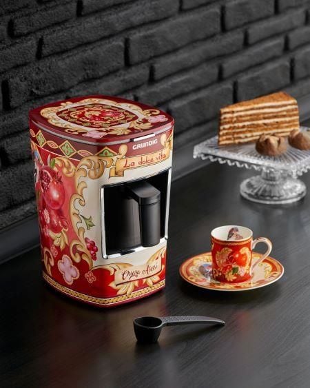 Chiara Alessi’nin Desenli Türk Kahvesi Makinesi ile Sanat ve Lezzetin Buluşması