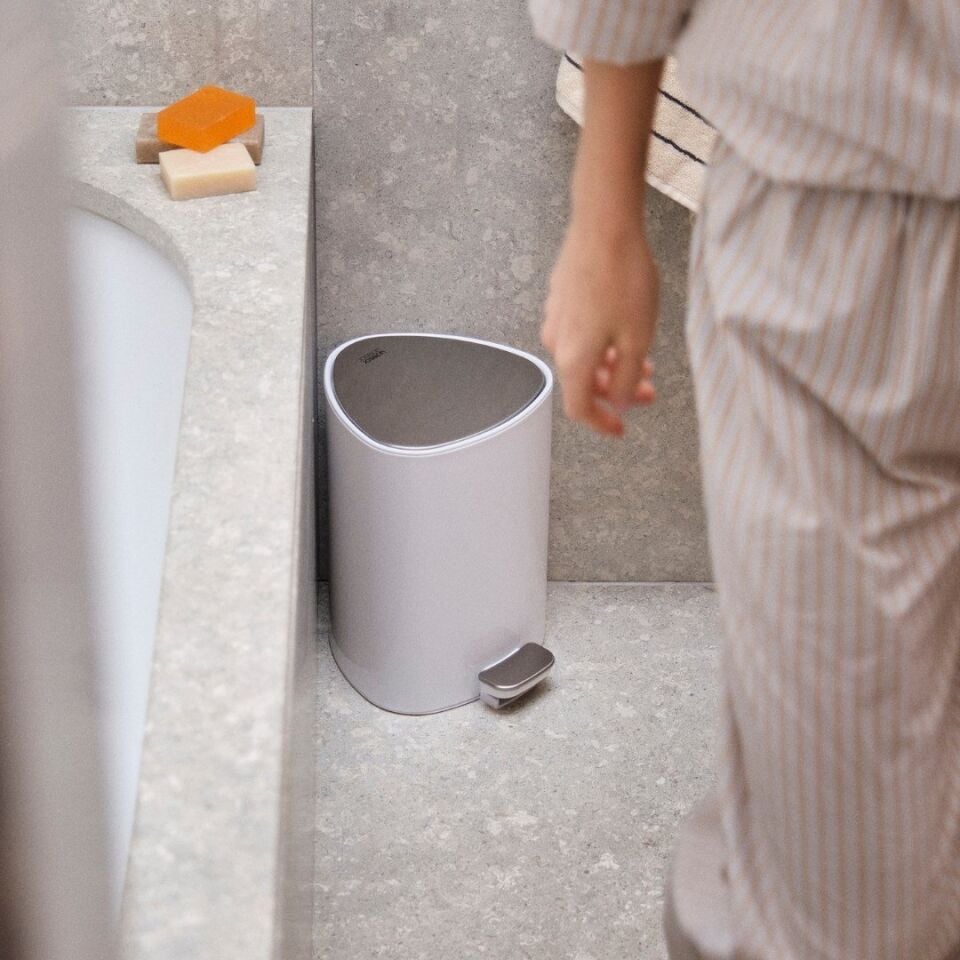 Joseph Joseph EasyStore 5 L Pedallı Çöp Kovası - Beyaz/Çelik