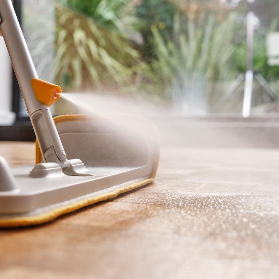 Joseph Joseph CleanTech 2’si 1 Arada Sprey Mop Paspas