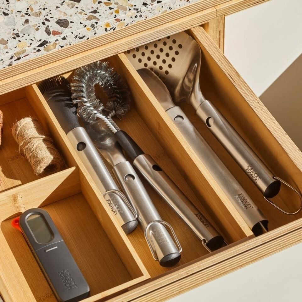 Joseph Joseph GrillOut Uzatılabilir Saplı Paslanmaz Çelik Barbekü Temizleme Fırçası