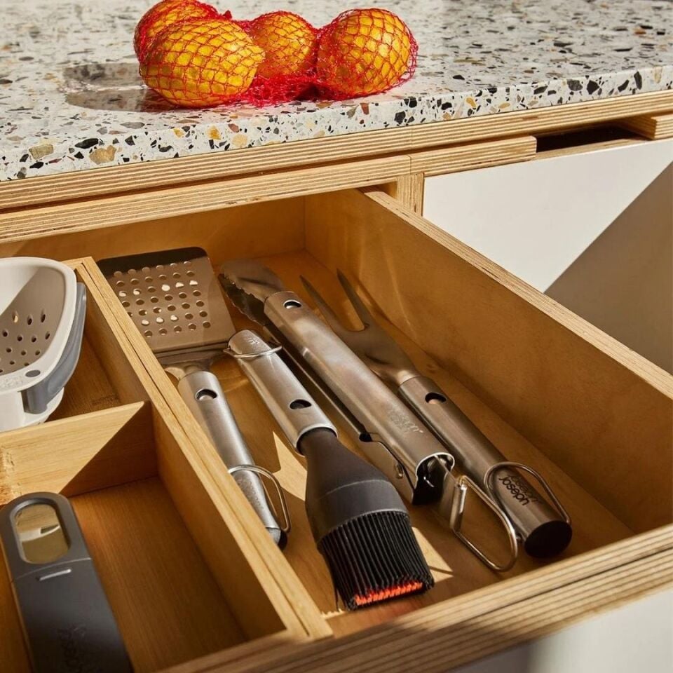 Joseph Joseph GrillOut Uzatılabilir Saplı Siyah Silikon Barbekü Fırçası