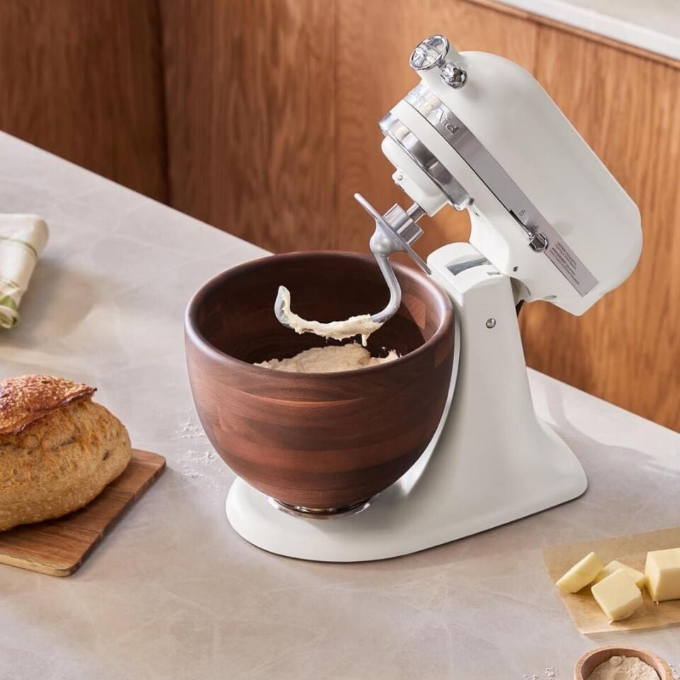 KitchenAid Artisan 4,7 L Stand Mikser ve Ahşap Kase 5KSM156WBEPL