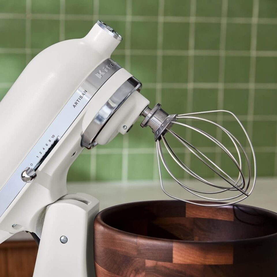 KitchenAid Artisan 4,7 L Stand Mikser ve Ahşap Kase 5KSM156WBEPL